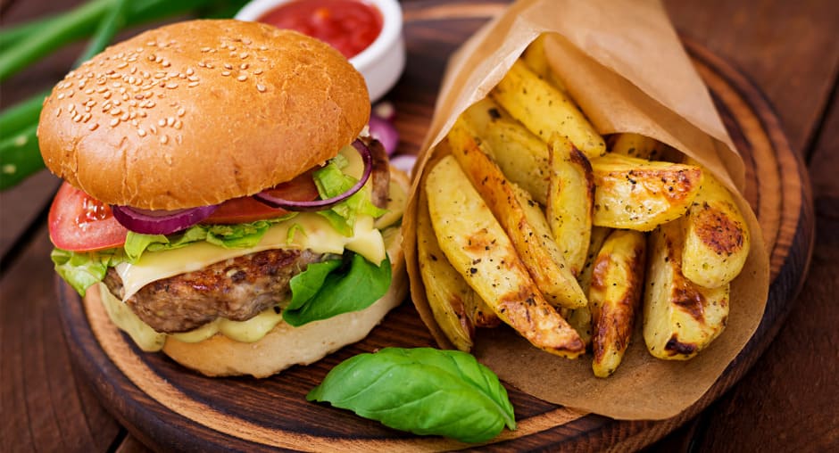 Контроль качества фастфуда: специалисты ЦОК АПК рассказали, насколько опасен перекус на бегу в Красноярском крае