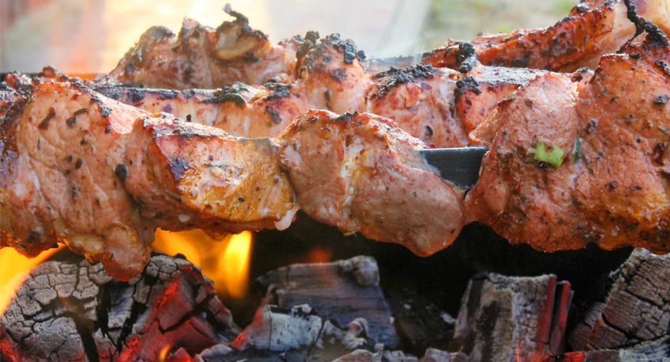 Как правильно выбрать мясо для новогоднего шашлыка