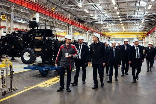 Глава Администрации Президента Беларуси посетил Ростсельмаш